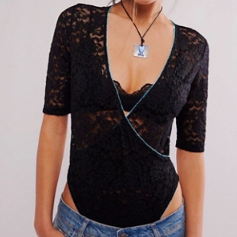 FREE PEOPLE SUNSATIONAL BLACK LACE BODYSUIT HALF SLEEVE MEDIUM
